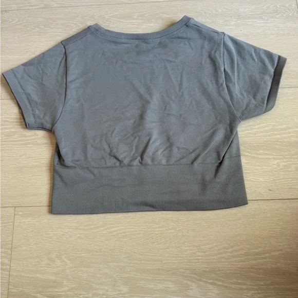 Aerie Gray Fitted Crop T-Shirt Short Sleeves - Picture 6 of 7
